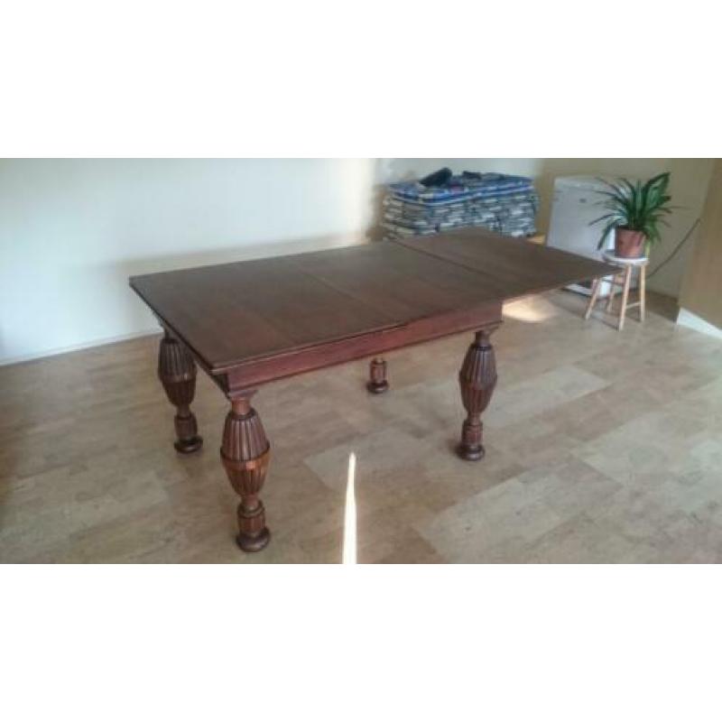 Antieke tafel