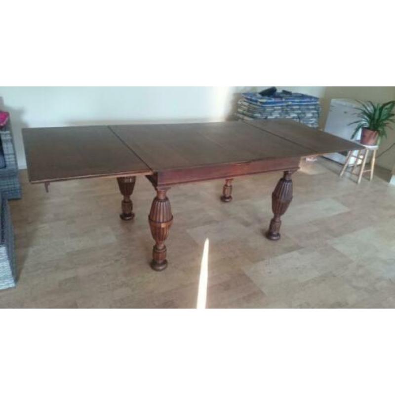 Antieke tafel