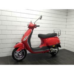 Vespa LX 45 / 2012/ Ferrari Rood/ BROM / 4T / Keurige Vespa