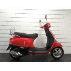 Vespa LX 45 / 2012/ Ferrari Rood/ BROM / 4T / Keurige Vespa