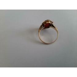 gouden ring met bloedkoraal, maat 17.5