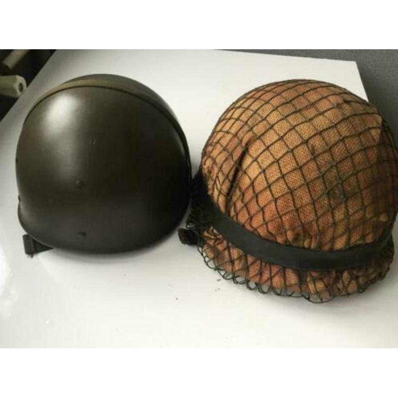 Camouflage helm met binnen helm