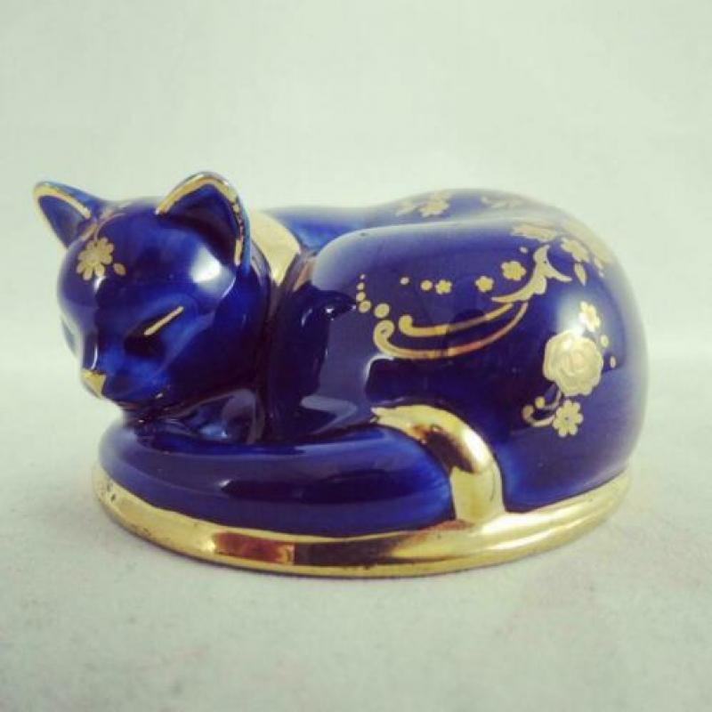 GEZOCHT kattenbreeldjes Franklin Mint curio cabinet