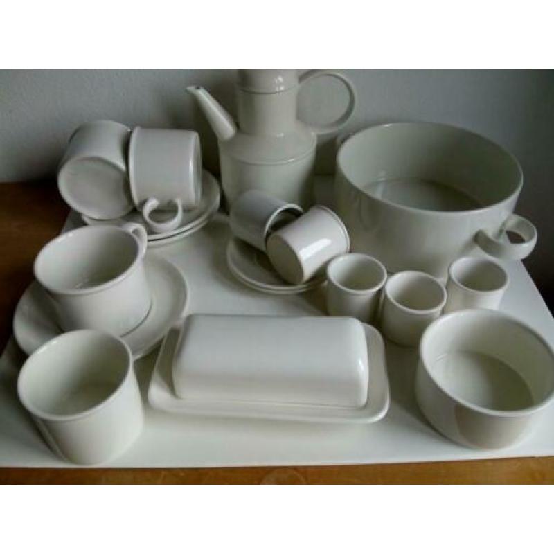 Servies delen. Midwinter Stonehenge plain. Wedgwood. England