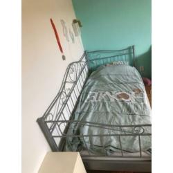 Metalen Meiden bed