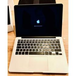 MacBook Pro 13 Retina - zeer goed + adapter + sleeve