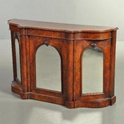 Antieke kasten / Victoriaanse serpentien credenza ca. 185...