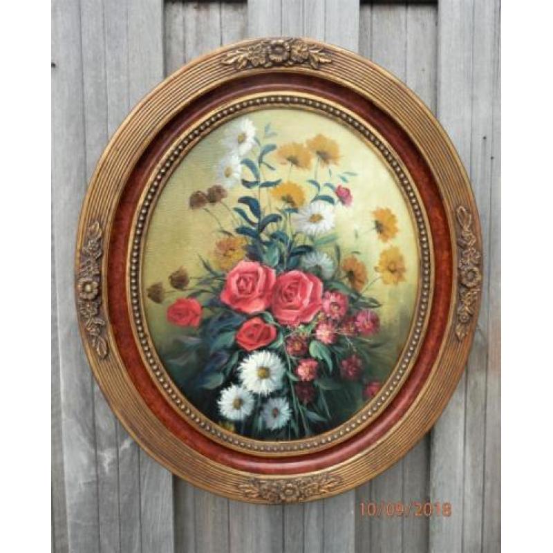 Bloemenschilderij in ovale brocante lijst