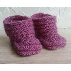 Aubergine Baby Booties 0-3 m., handgebreide babyslofjes