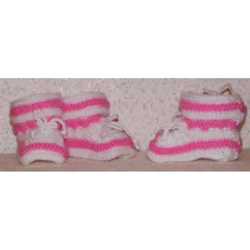 Baby Booties 0-3 m., handgebreide slofjes, wit met roze