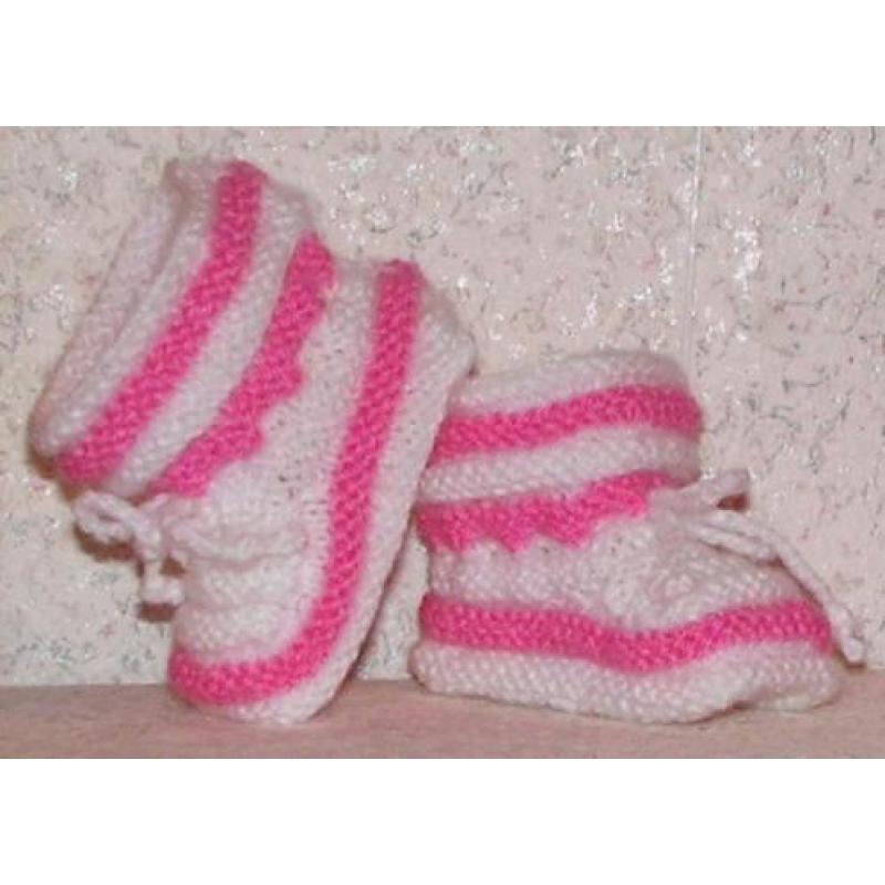 Baby Booties 0-3 m., handgebreide slofjes, wit met roze