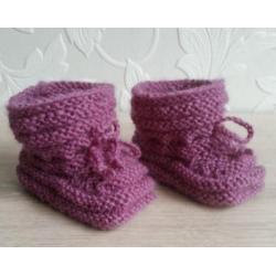 Aubergine Baby Booties 0-3 m., handgebreide babyslofjes